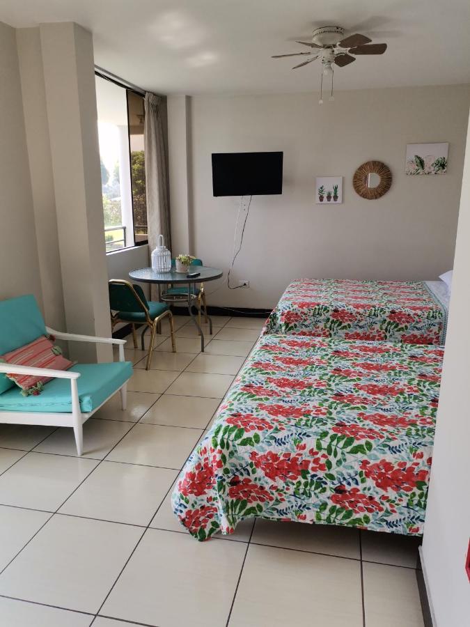 Mi Pequeno Club Hotel Лима Екстериор снимка