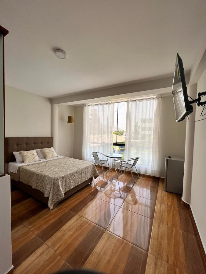 Mi Pequeno Club Hotel Лима Екстериор снимка