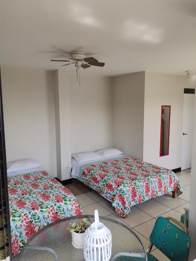 Mi Pequeno Club Hotel Лима Екстериор снимка